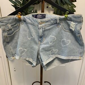 NWOT Hollister Distressed Light Wash Blue Jean Cutoff Heart Shorts 33 16/17